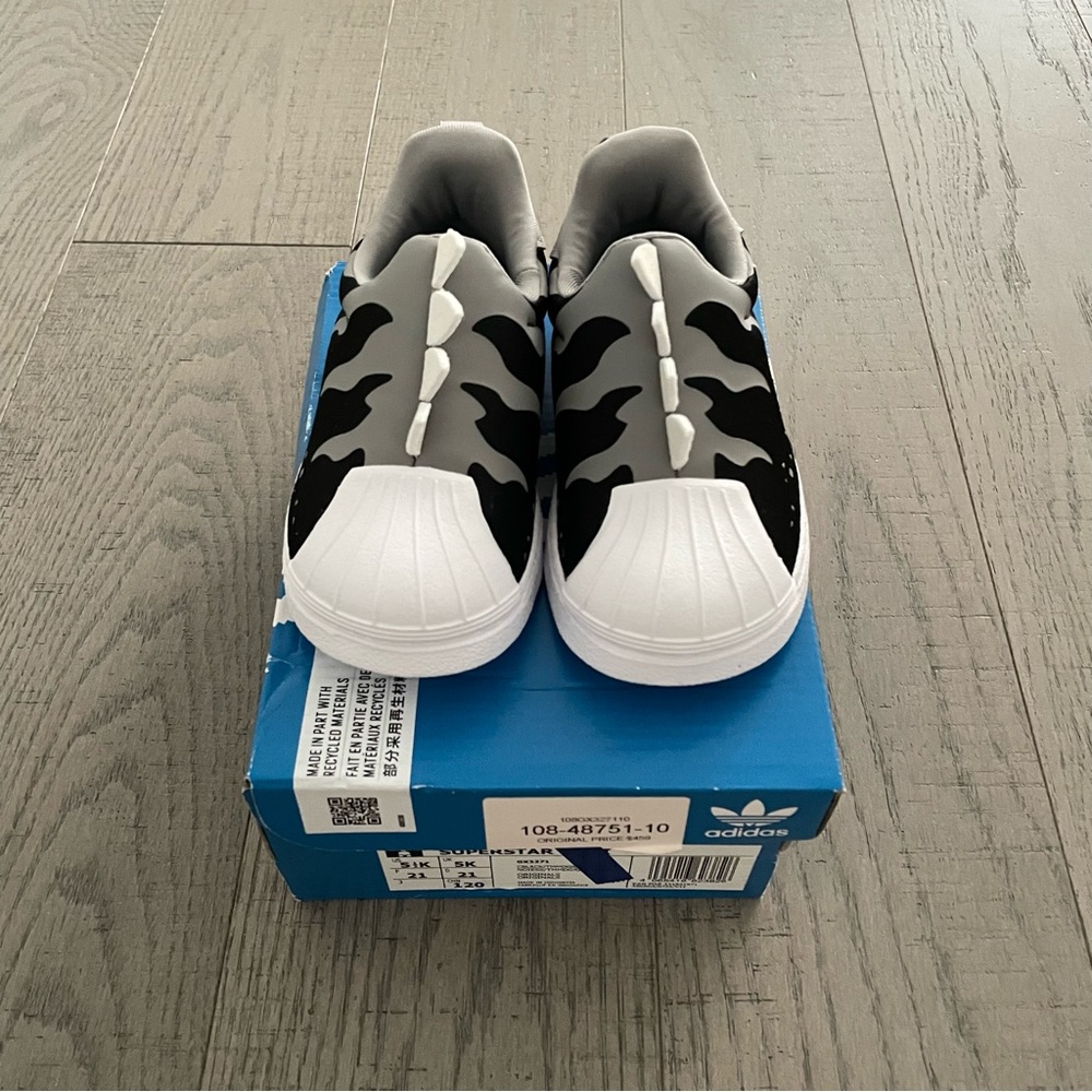 Brand new Adidas superstar 360 Dino toddler US 5.5 dinosaur slip on sneakers